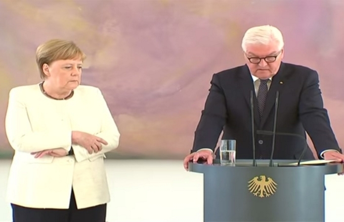 Malore in pubblico per Angela Merkel
