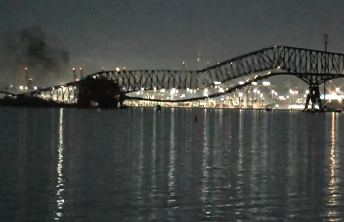 Baltimora: crolla un ponte nell'urto di una nave cargo