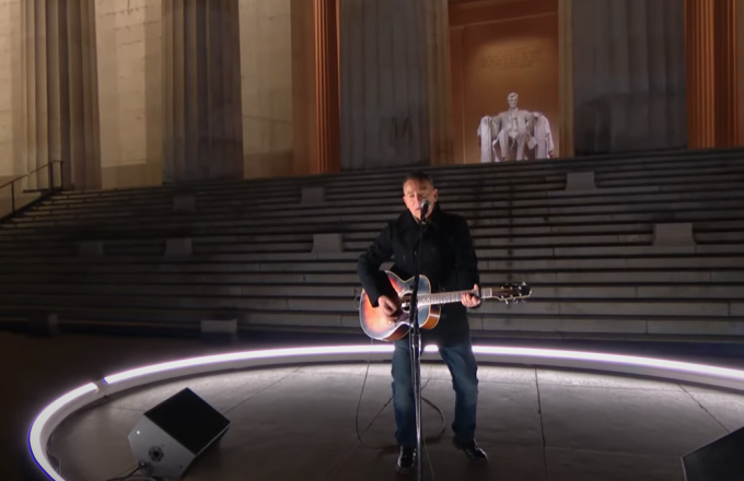 Celebrating America: Springsteen canta per Biden sulla scalinata del Lincoln Memorial