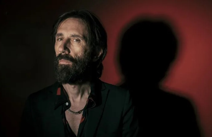 Stammi accanto: il nuovo album da solista di Cristiano Godano 