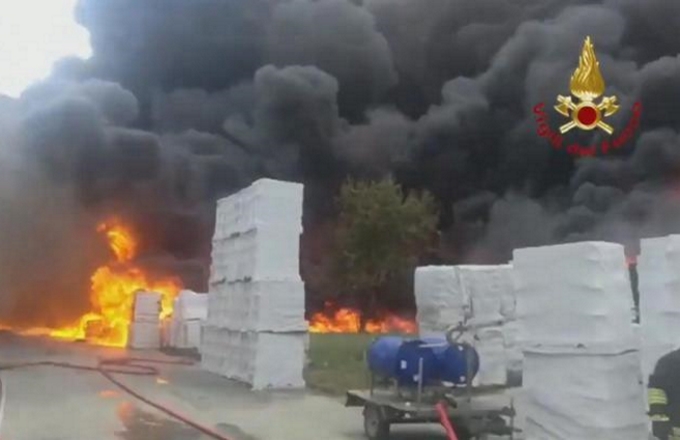 Avellino: stato di emergenza dopo l’incendio in una fabbrica