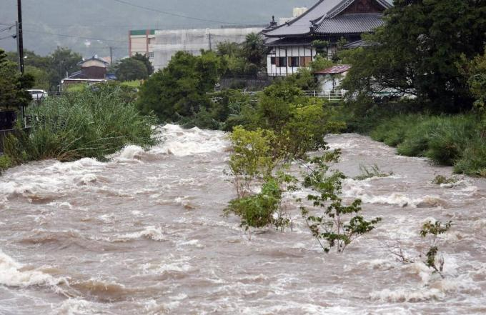 Giappone, la minaccia del tifone Nanmadol: pronte ad evacuare 4 milioni di persone